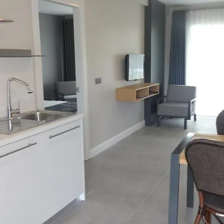 Ξενοδοχείο με διαμερίσματα Altin Yunus Apart Beach Plus 4*